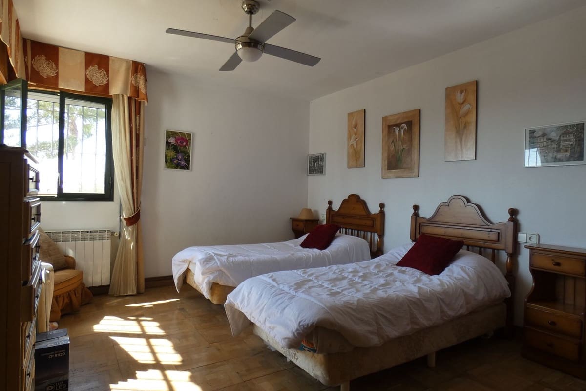 5 sovrum Villa till salu i Marbella med pool - 1 550 000 € (Ref: 9705061)