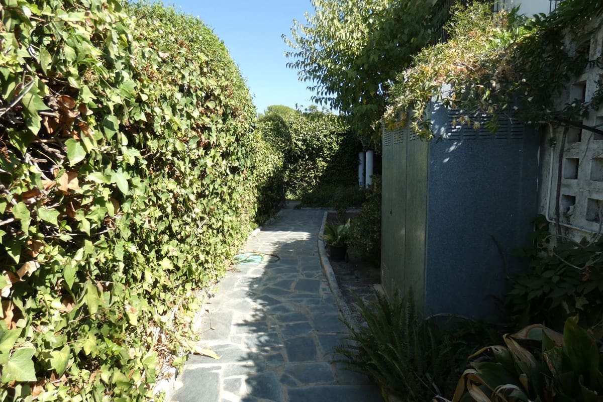 5 sovrum Villa till salu i Marbella med pool - 1 550 000 € (Ref: 9705061)
