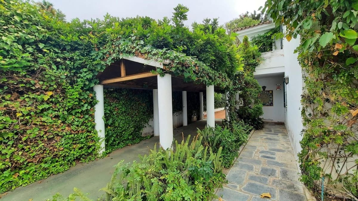 5 sovrum Villa till salu i Marbella med pool - 1 550 000 € (Ref: 9705061)