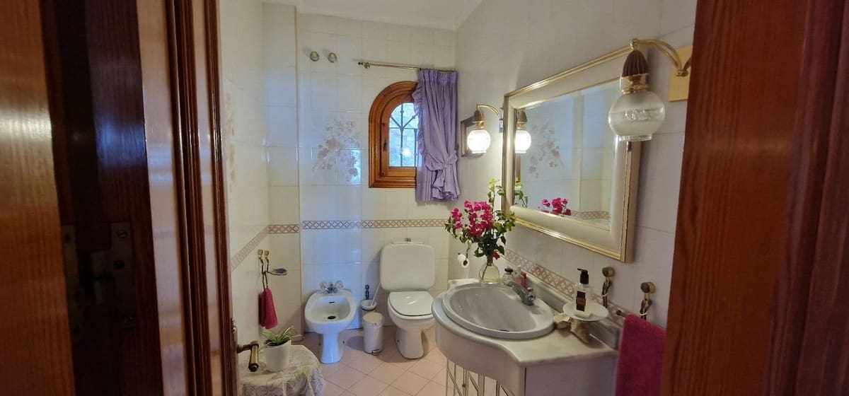 7 Zimmer Villa zu verkaufen in Malaga Stadt mit Pool - 1.555.000 € (Ref: 9705063)