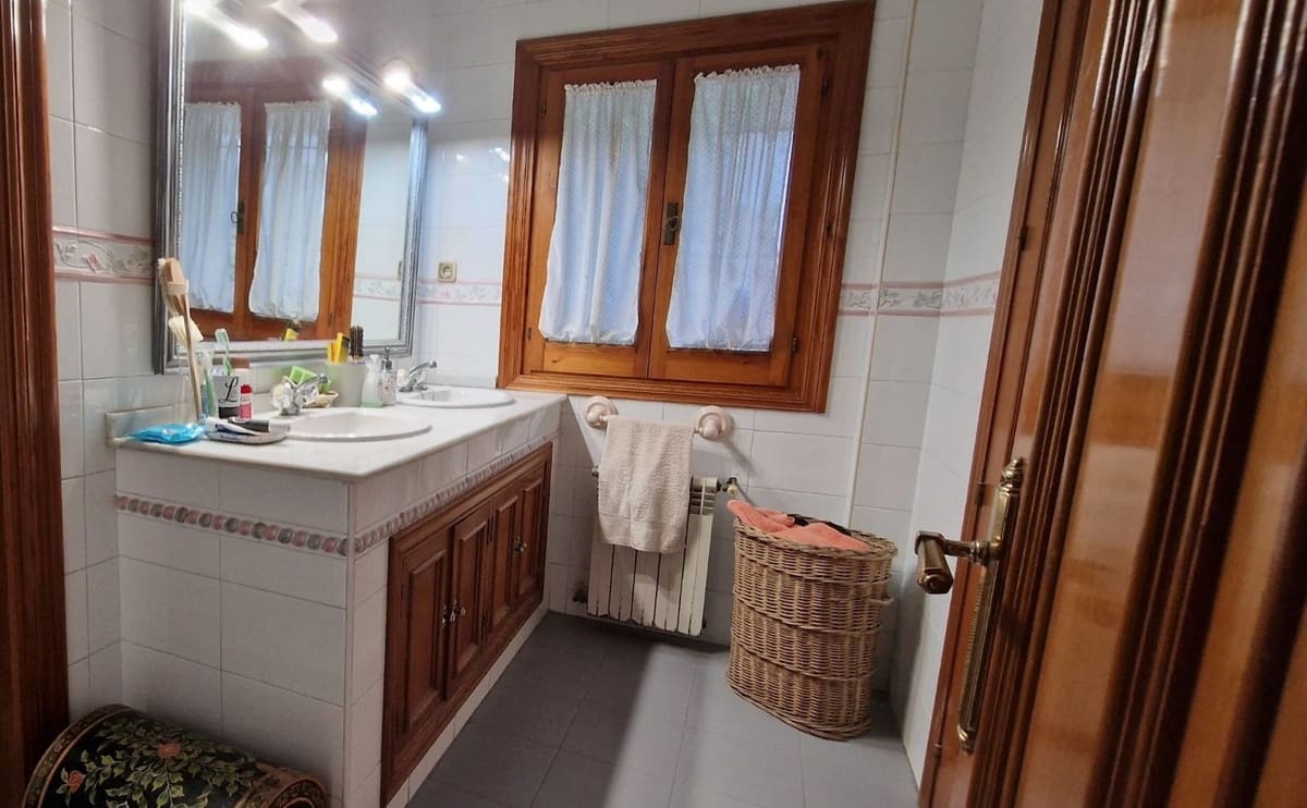7 Zimmer Villa zu verkaufen in Malaga Stadt mit Pool - 1.555.000 € (Ref: 9705063)