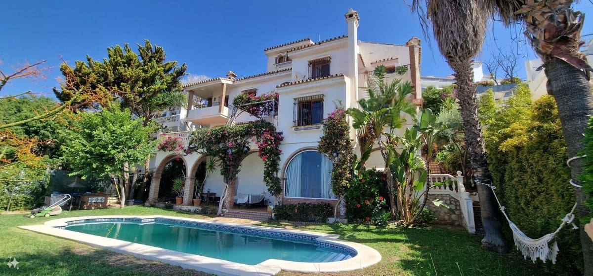 7 Zimmer Villa zu verkaufen in Malaga Stadt mit Pool - 1.555.000 € (Ref: 9705063)
