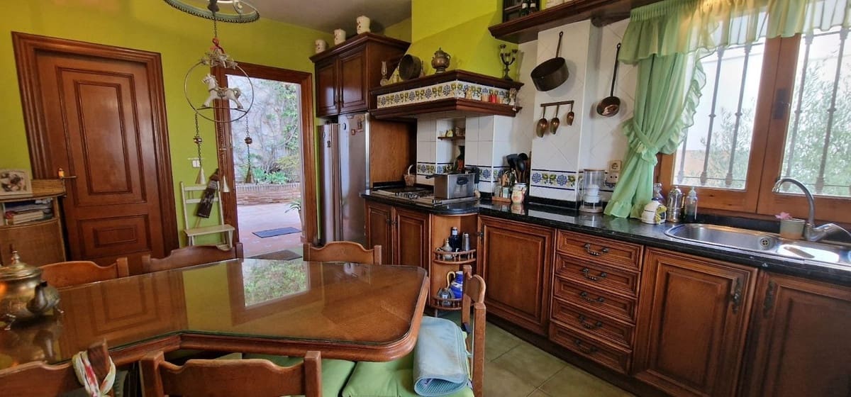 7 Zimmer Villa zu verkaufen in Malaga Stadt mit Pool - 1.555.000 € (Ref: 9705063)