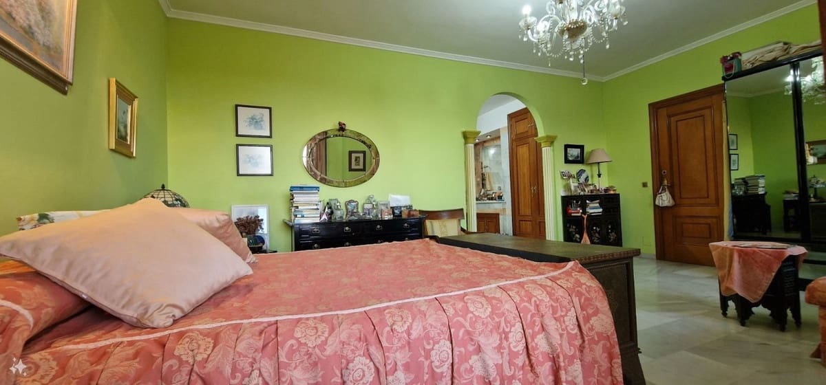 7 Zimmer Villa zu verkaufen in Malaga Stadt mit Pool - 1.555.000 € (Ref: 9705063)