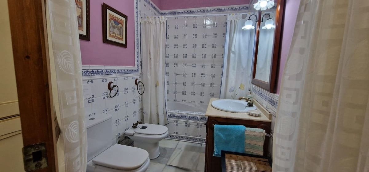 7 Zimmer Villa zu verkaufen in Malaga Stadt mit Pool - 1.555.000 € (Ref: 9705063)