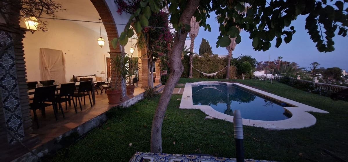 7 Zimmer Villa zu verkaufen in Malaga Stadt mit Pool - 1.555.000 € (Ref: 9705063)