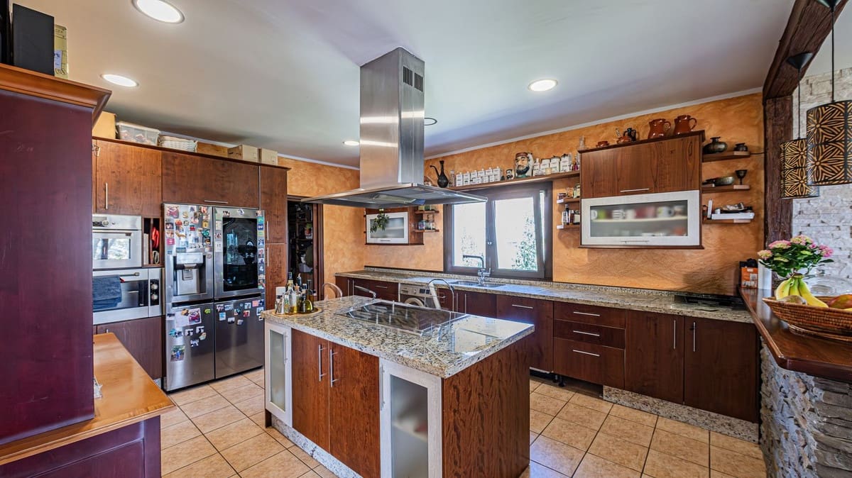 4 soveværelse Villa til salg i Benalmadena med garage - € 1.550.000 (Ref: 9705064)