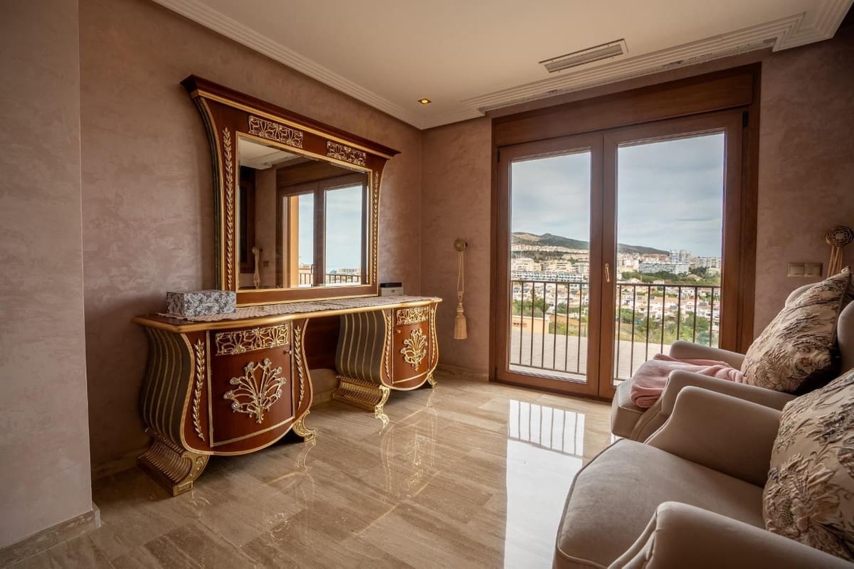 5 sypialnia Willa na sprzedaż w Benalmadena Costa z basenem garażem - 1 575 000 € (Ref: 9705065)