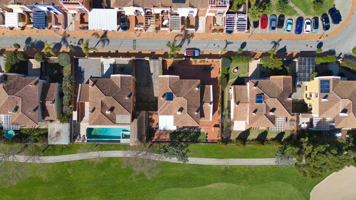 5 soverom Villa til salgs i Guadalmina med svømmebasseng garasje - € 1 580 000 (Ref: 9705067)