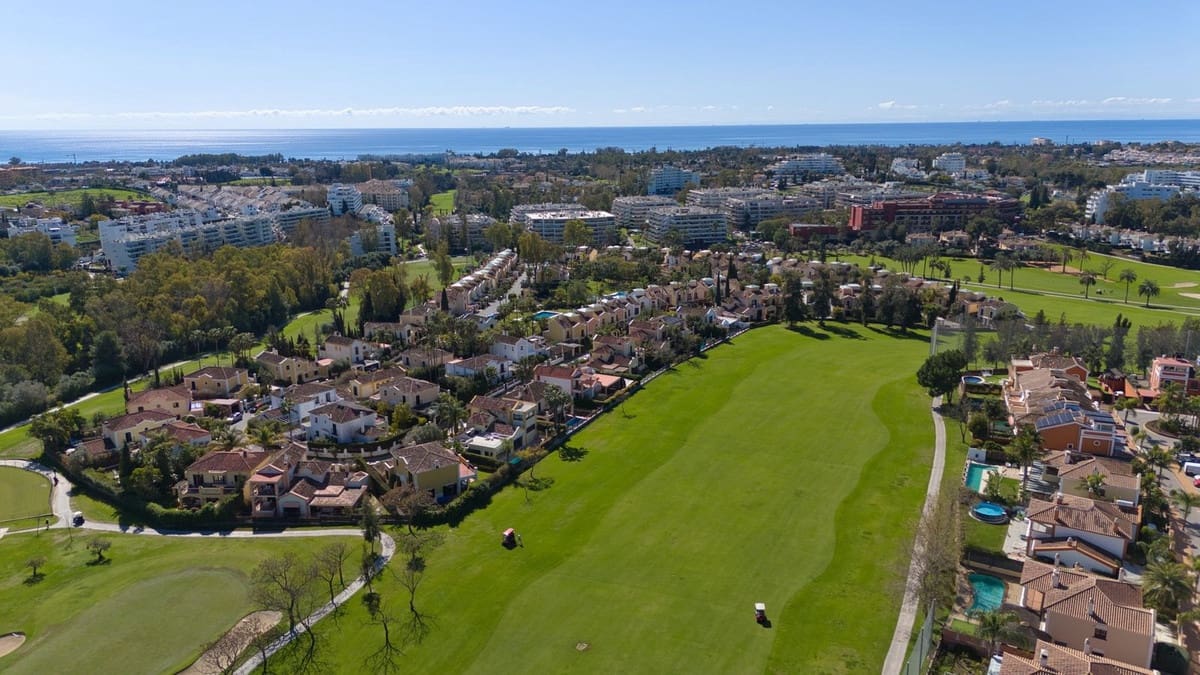 5 soverom Villa til salgs i Guadalmina med svømmebasseng garasje - € 1 580 000 (Ref: 9705067)