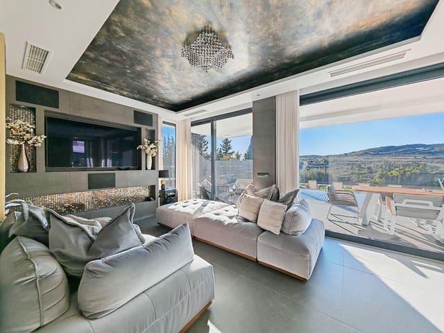 4 sypialnia Willa na sprzedaż w Estepona z basenem - 1 400 000 € (Ref: 9705068)