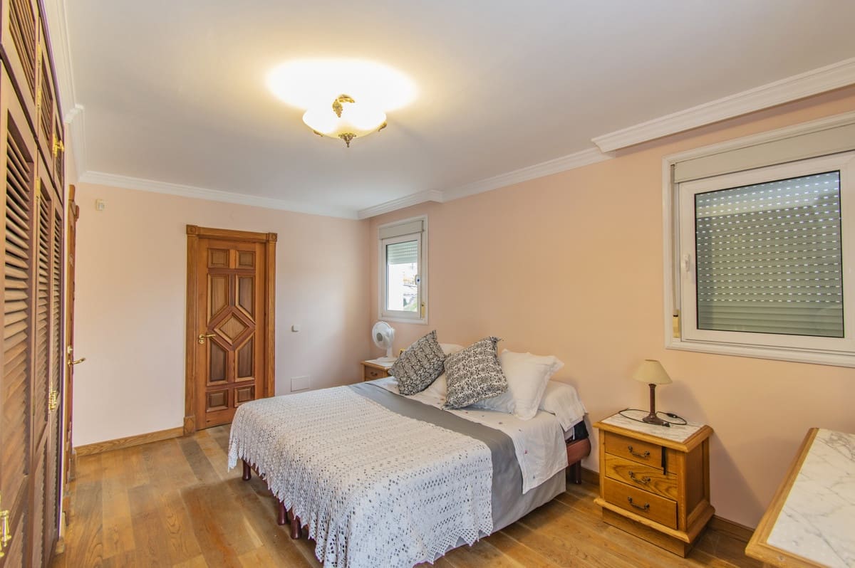 Chalet de 4 habitaciones en San Pedro de Alcantara en venta - 1.595.000 € (Ref: 9705069)