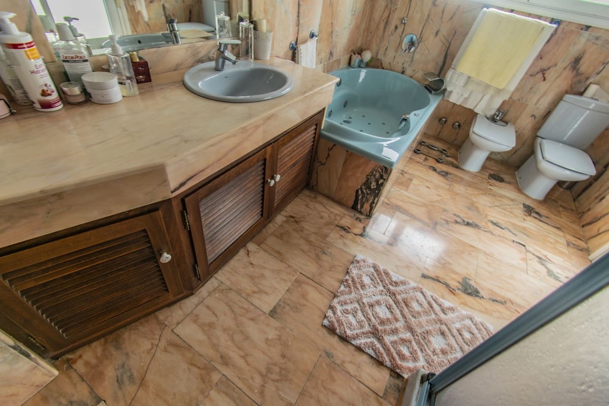 Chalet de 4 habitaciones en San Pedro de Alcantara en venta - 1.595.000 € (Ref: 9705069)