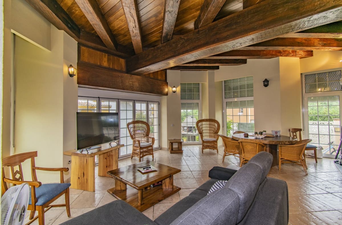 Chalet de 4 habitaciones en San Pedro de Alcantara en venta - 1.595.000 € (Ref: 9705069)