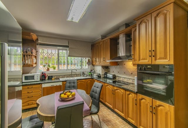 Chalet de 4 habitaciones en San Pedro de Alcántara Pueblo, Marbella en venta - 1.595.000 € (Ref: 9705069)