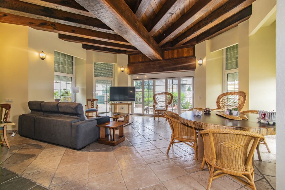 Chalet de 4 habitaciones en San Pedro de Alcantara en venta - 1.595.000 € (Ref: 9705069)