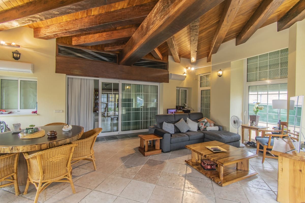 Chalet de 4 habitaciones en San Pedro de Alcantara en venta - 1.595.000 € (Ref: 9705069)