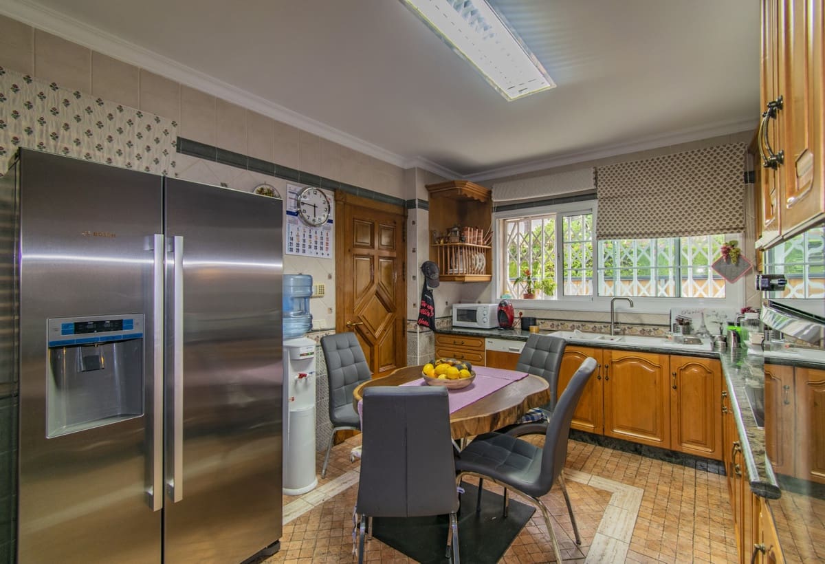 Chalet de 4 habitaciones en San Pedro de Alcantara en venta - 1.595.000 € (Ref: 9705069)