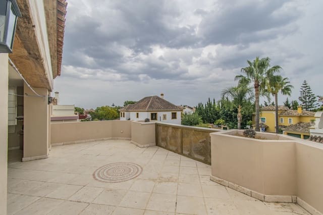 4 soveværelse Villa til salg i San Pedro de Alcántara Pueblo, Marbella - € 1.595.000 (Ref: 9705069)