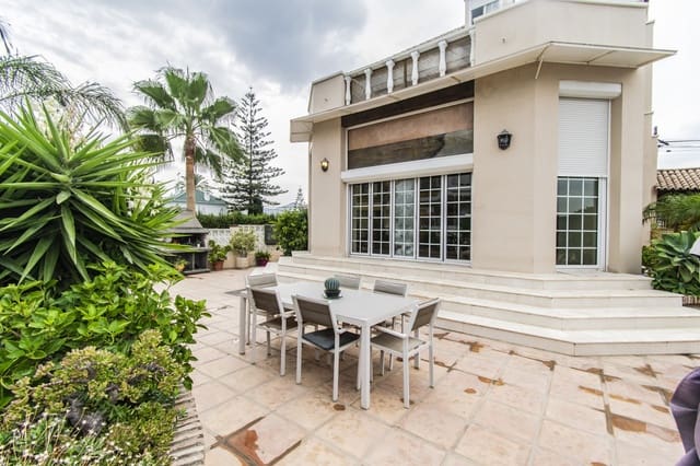 4 soveværelse Villa til salg i San Pedro de Alcántara Pueblo, Marbella - € 1.595.000 (Ref: 9705069)