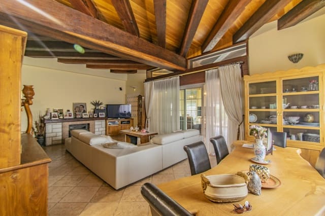 4 soveværelse Villa til salg i San Pedro de Alcántara Pueblo, Marbella - € 1.595.000 (Ref: 9705069)