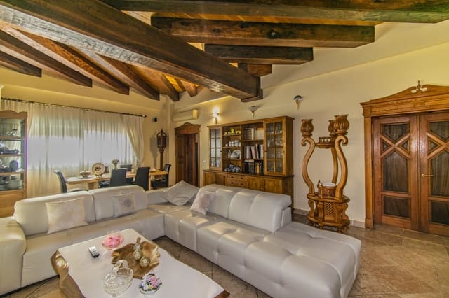 4 soveværelse Villa til salg i San Pedro de Alcántara Pueblo, Marbella - € 1.595.000 (Ref: 9705069)