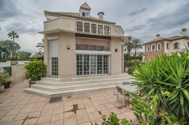 4 soveværelse Villa til salg i San Pedro de Alcántara Pueblo, Marbella - € 1.595.000 (Ref: 9705069)