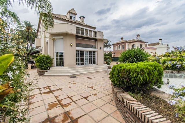 4 soveværelse Villa til salg i San Pedro de Alcántara Pueblo, Marbella - € 1.595.000 (Ref: 9705069)