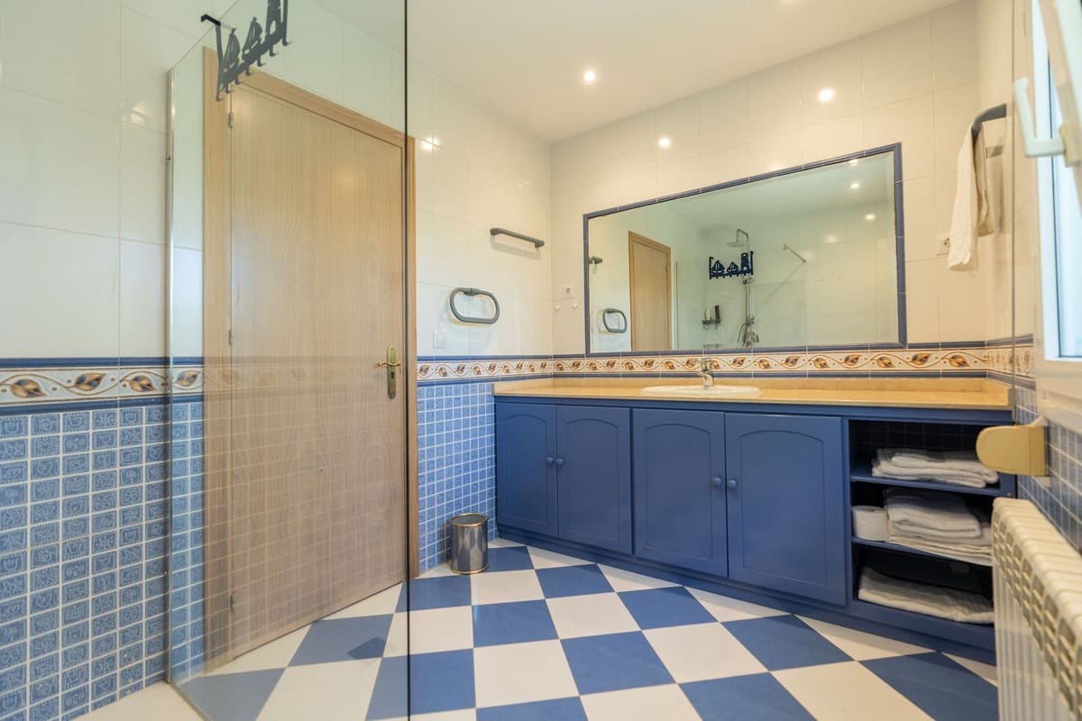 3 chambre Villa/Maison à vendre à Marbesa avec piscine garage - 1 595 000 € (Ref: 9705070)