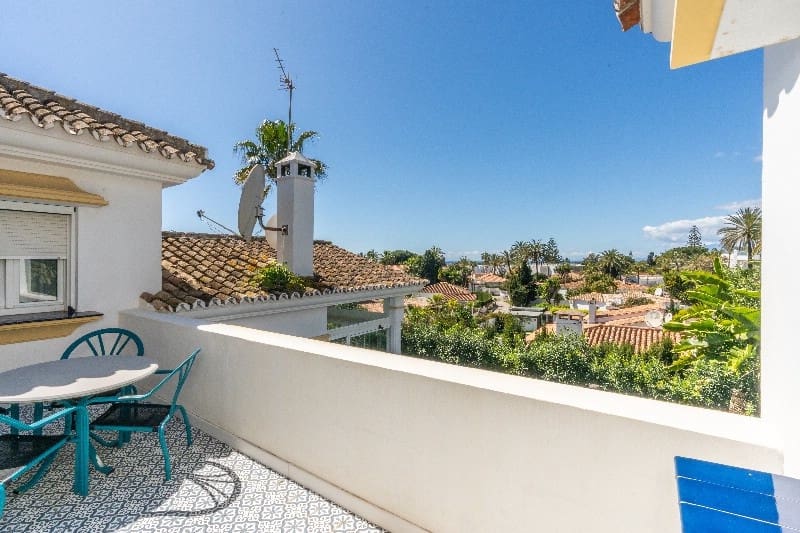 3 bedroom Villa for sale in Marbesa with pool garage - € 1,595,000 (Ref: 9705070)