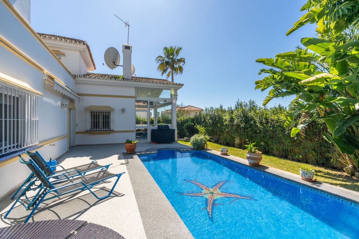 3 bedroom Villa for sale in Marbesa with pool garage - € 1,595,000 (Ref: 9705070)