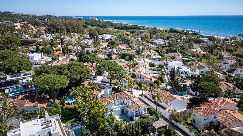 3 bedroom Villa for sale in Marbesa with pool garage - € 1,595,000 (Ref: 9705070)