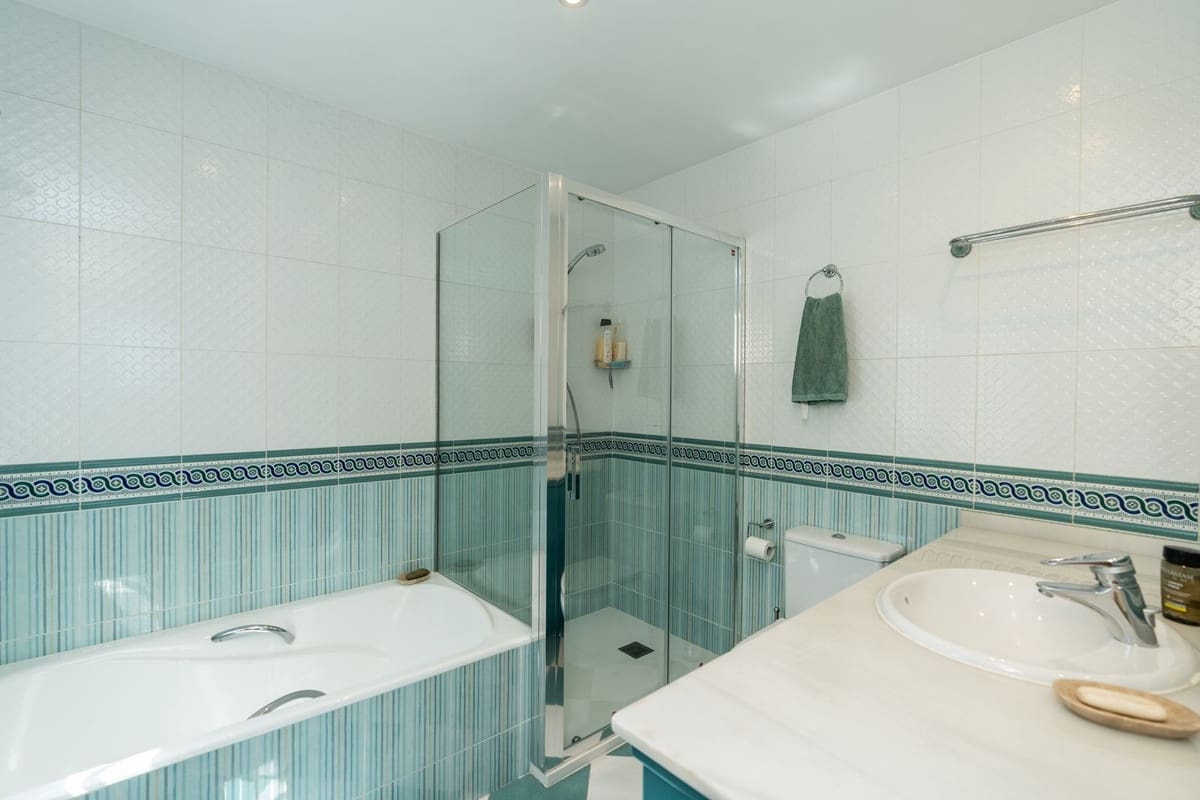 3 bedroom Villa for sale in Marbesa with pool garage - € 1,595,000 (Ref: 9705070)