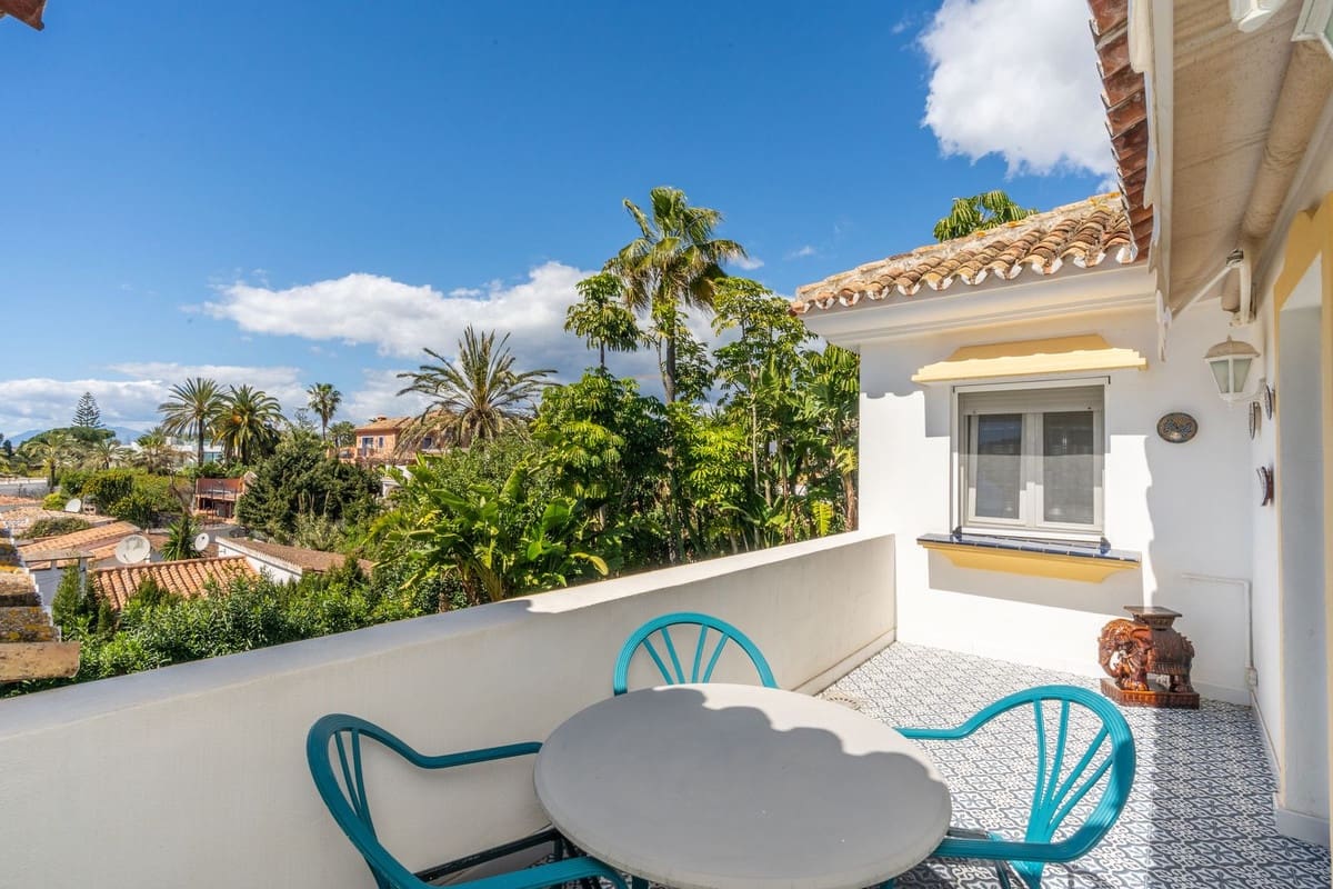 3 bedroom Villa for sale in Marbesa with pool garage - € 1,595,000 (Ref: 9705070)