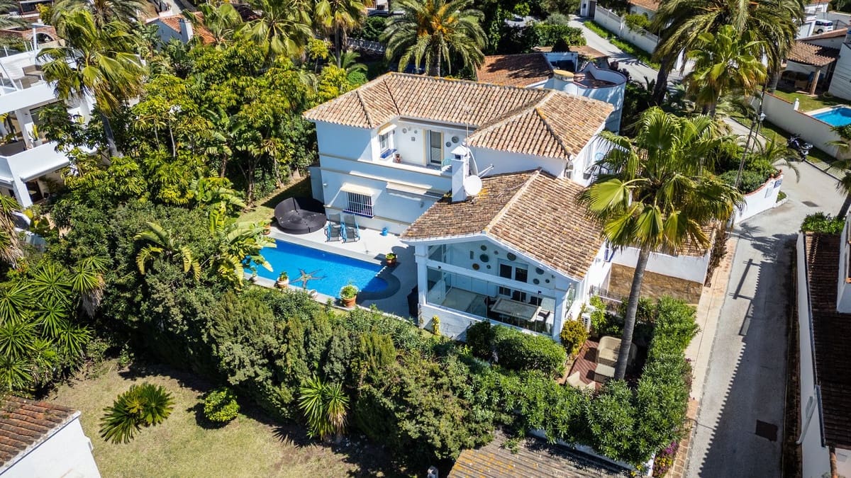 3 bedroom Villa for sale in Marbesa with pool garage - € 1,595,000 (Ref: 9705070)