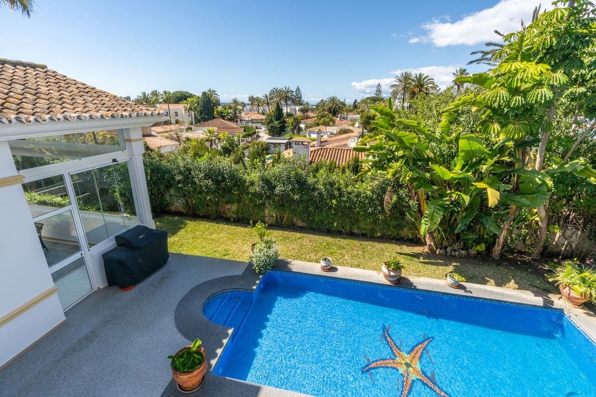 3 bedroom Villa for sale in Marbesa with pool garage - € 1,595,000 (Ref: 9705070)