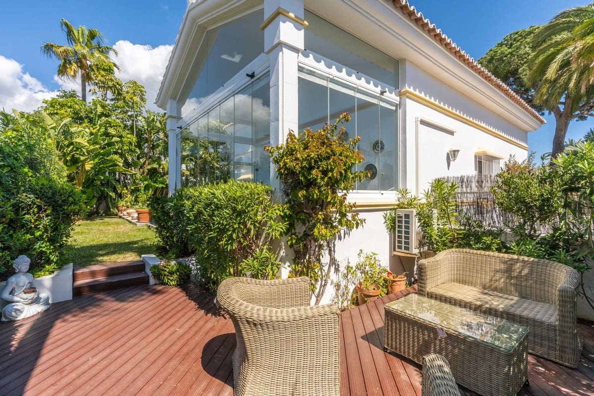 3 bedroom Villa for sale in Marbesa with pool garage - € 1,595,000 (Ref: 9705070)