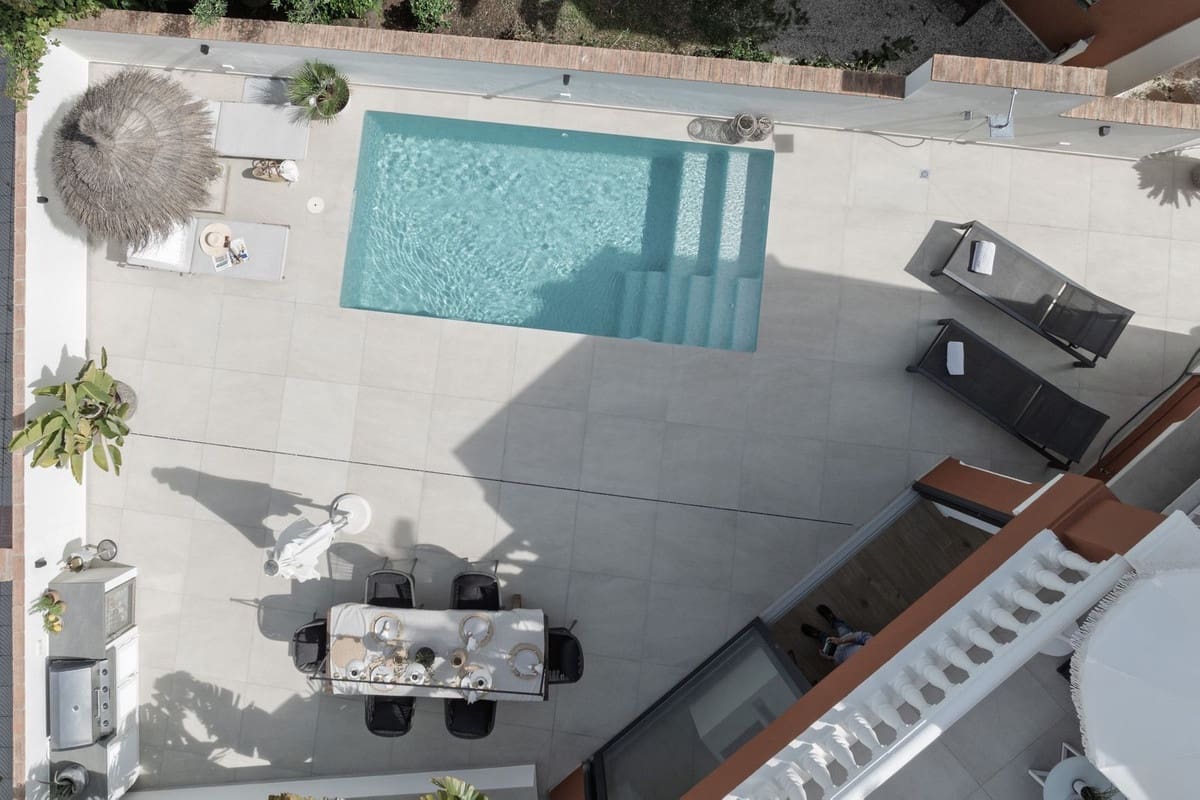 4 soveværelse Semi-Rækkehus til salg i San Pedro de Alcantara med swimmingpool - € 1.595.000 (Ref: 9705071)