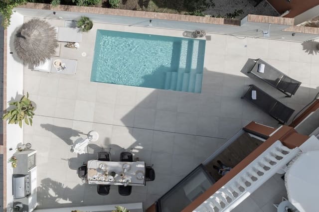 4 soveværelse Semi-Rækkehus til salg i San Pedro de Alcántara Pueblo, Marbella med swimmingpool - € 1.595.000 (Ref: 9705071)