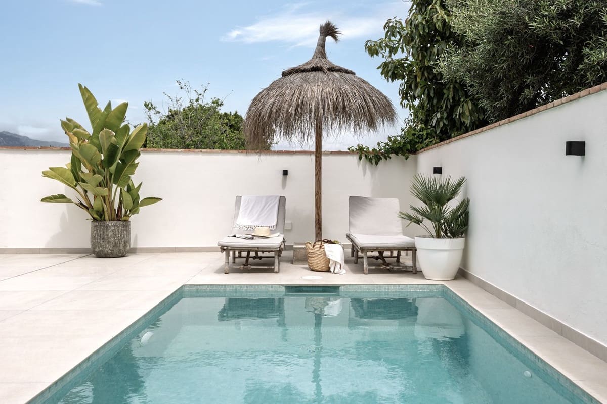 4 soveværelse Semi-Rækkehus til salg i San Pedro de Alcantara med swimmingpool - € 1.595.000 (Ref: 9705071)