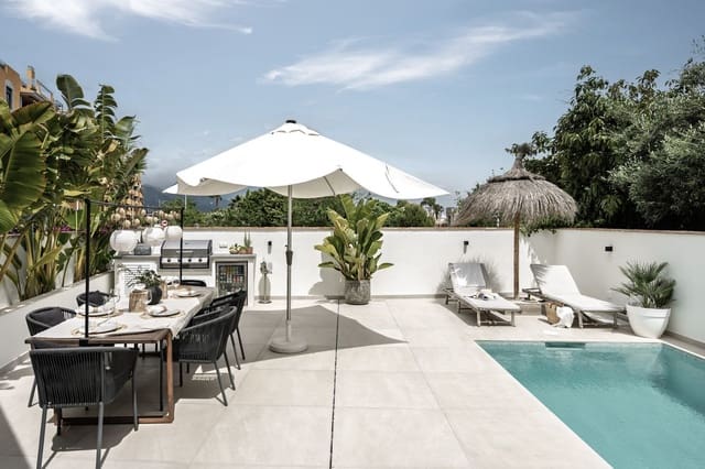 4 soveværelse Semi-Rækkehus til salg i San Pedro de Alcántara Pueblo, Marbella med swimmingpool - € 1.595.000 (Ref: 9705071)