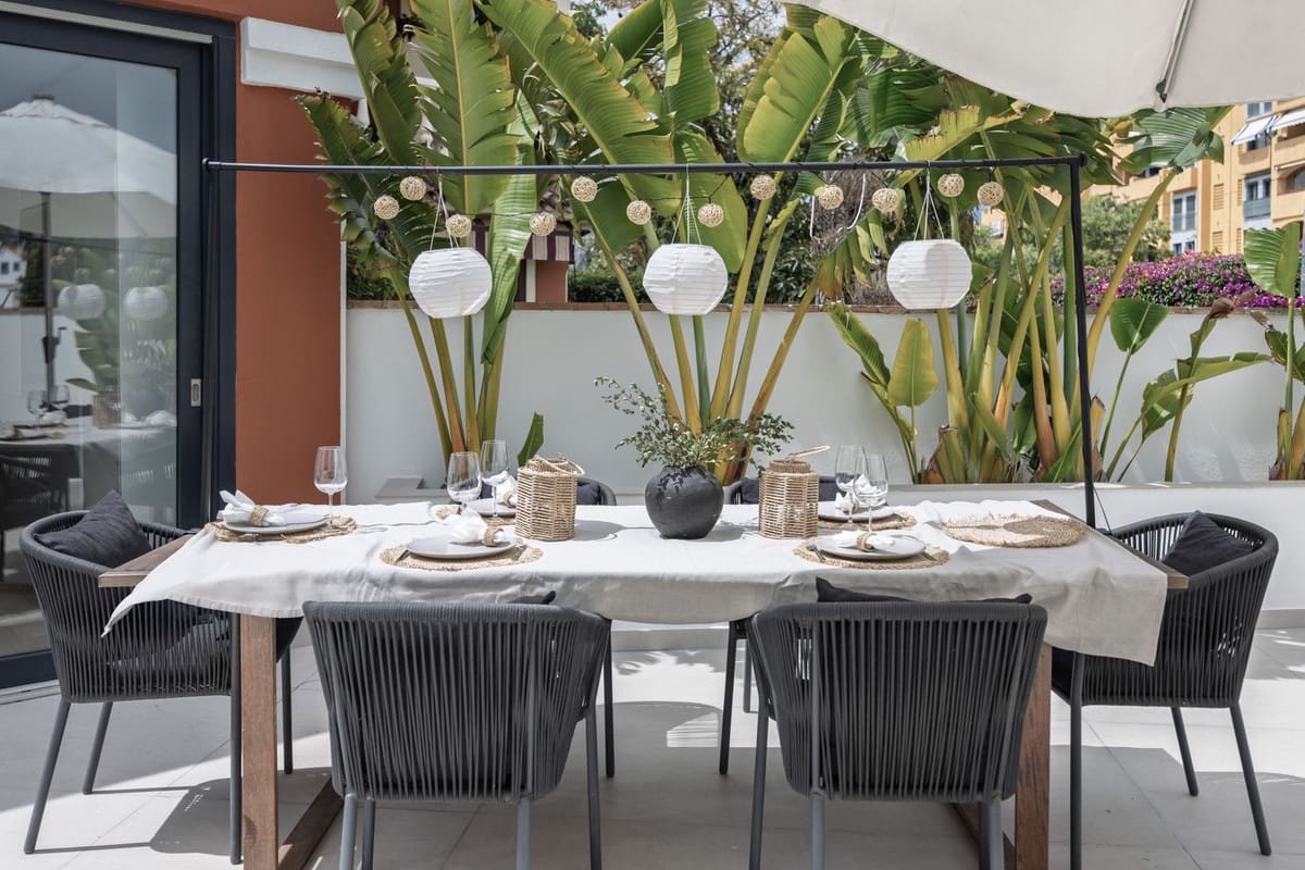 4 soveværelse Semi-Rækkehus til salg i San Pedro de Alcantara med swimmingpool - € 1.595.000 (Ref: 9705071)