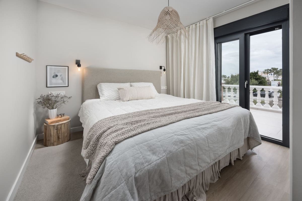 4 soveværelse Semi-Rækkehus til salg i San Pedro de Alcantara med swimmingpool - € 1.595.000 (Ref: 9705071)