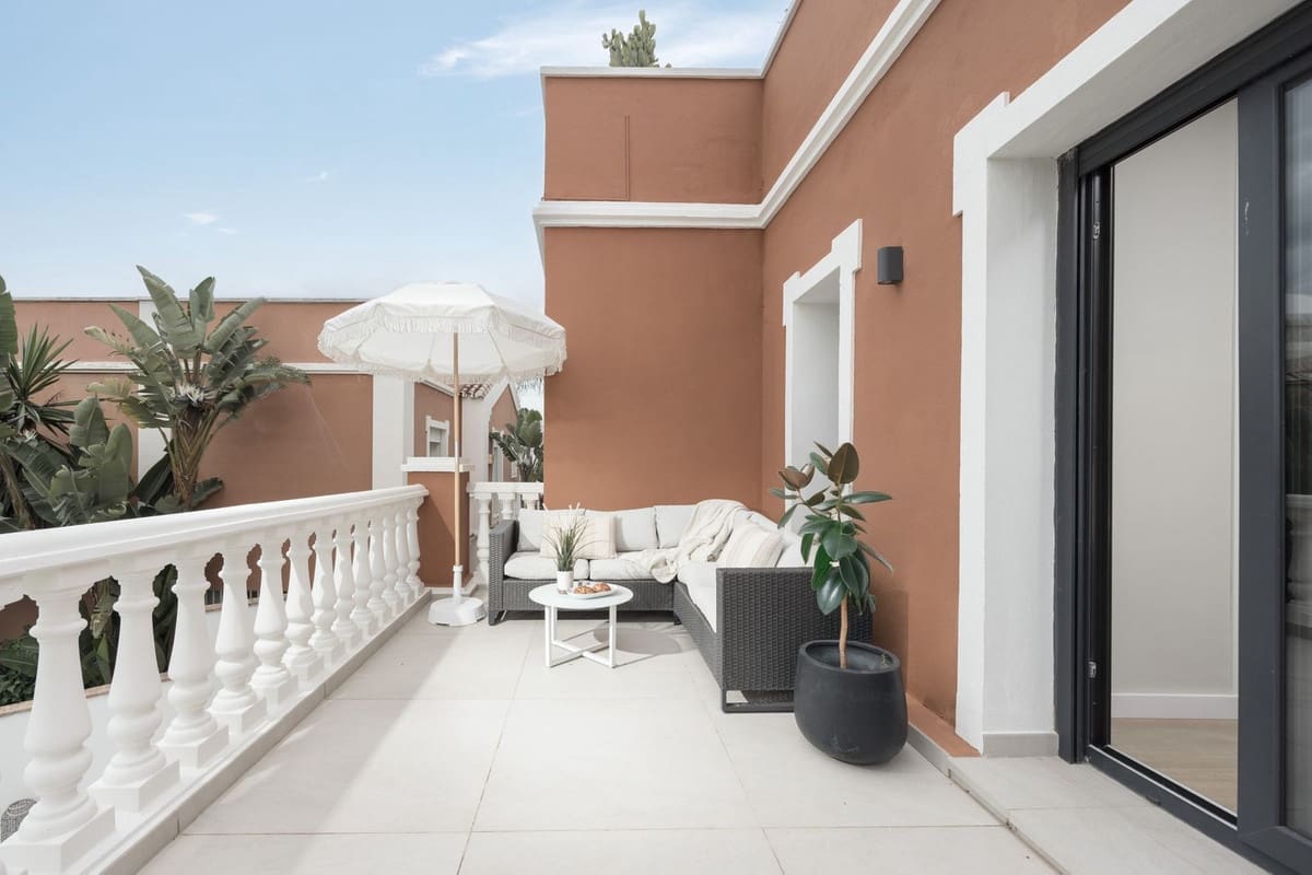 4 soveværelse Semi-Rækkehus til salg i San Pedro de Alcantara med swimmingpool - € 1.595.000 (Ref: 9705071)