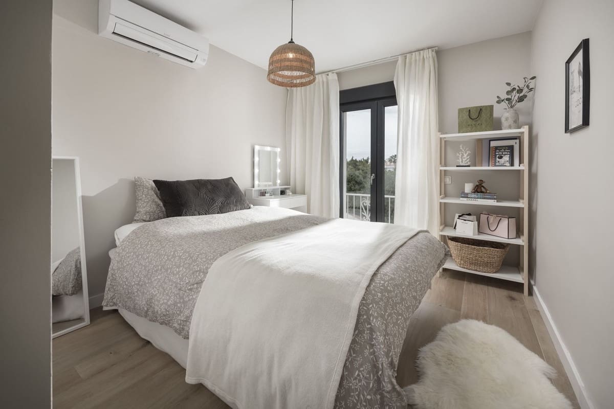 4 soveværelse Semi-Rækkehus til salg i San Pedro de Alcantara med swimmingpool - € 1.595.000 (Ref: 9705071)