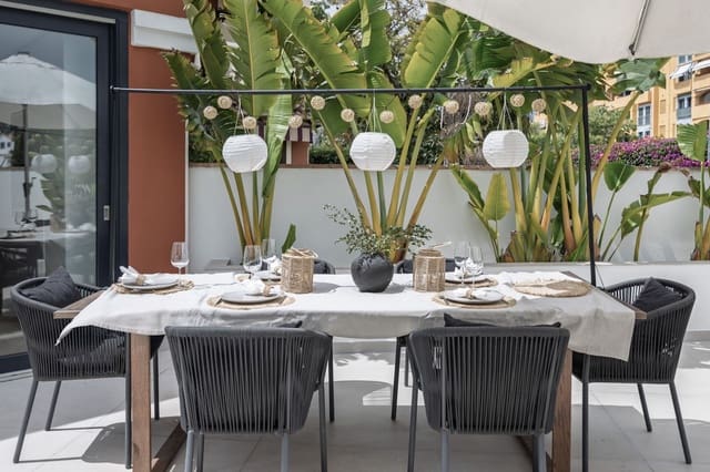 4 soveværelse Semi-Rækkehus til salg i San Pedro de Alcántara Pueblo, Marbella med swimmingpool - € 1.595.000 (Ref: 9705071)