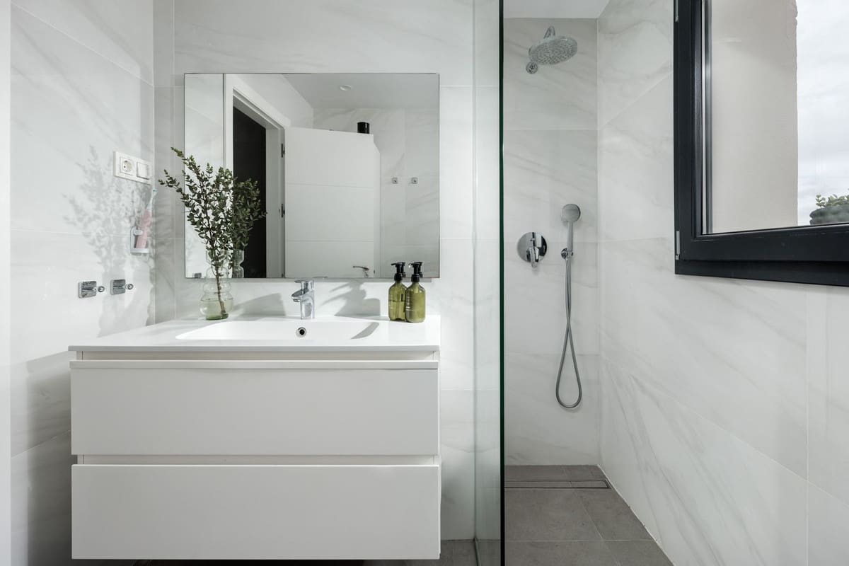 4 soveværelse Semi-Rækkehus til salg i San Pedro de Alcantara med swimmingpool - € 1.595.000 (Ref: 9705071)