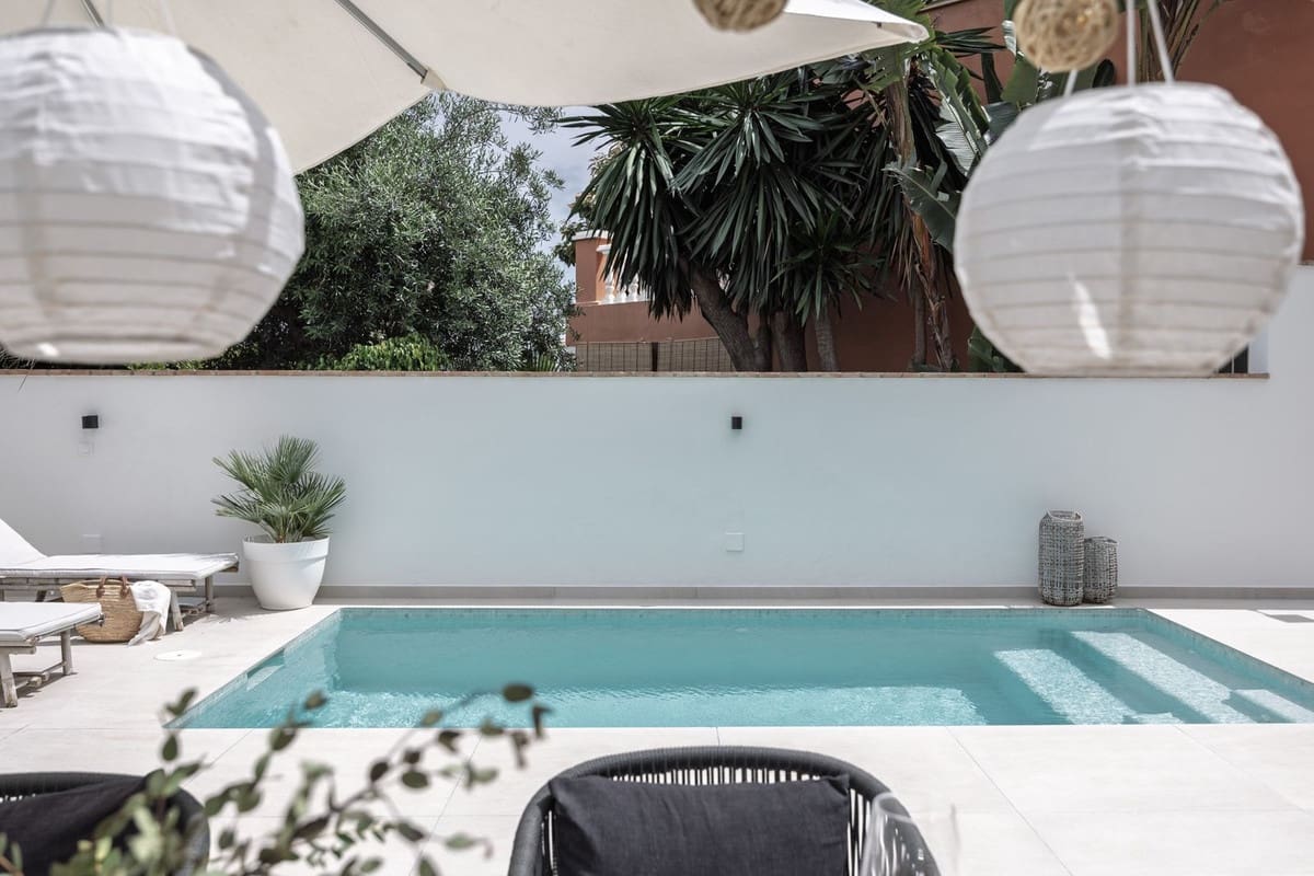 4 soveværelse Semi-Rækkehus til salg i San Pedro de Alcantara med swimmingpool - € 1.595.000 (Ref: 9705071)