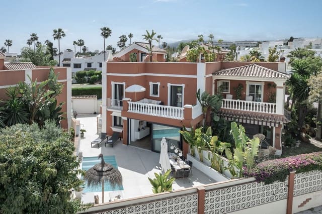 4 soveværelse Semi-Rækkehus til salg i San Pedro de Alcántara Pueblo, Marbella med swimmingpool - € 1.595.000 (Ref: 9705071)