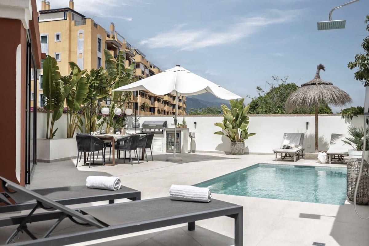 4 soveværelse Semi-Rækkehus til salg i San Pedro de Alcantara med swimmingpool - € 1.595.000 (Ref: 9705071)